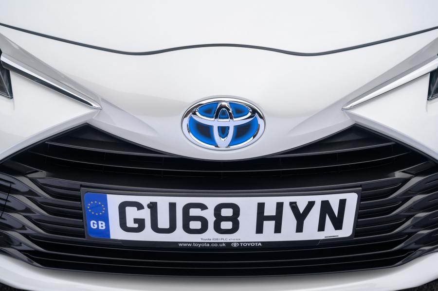 Детали экстерьера Toyota Yaris Hybrid Y20 2019 года  (UK) (фото 24 из 38)